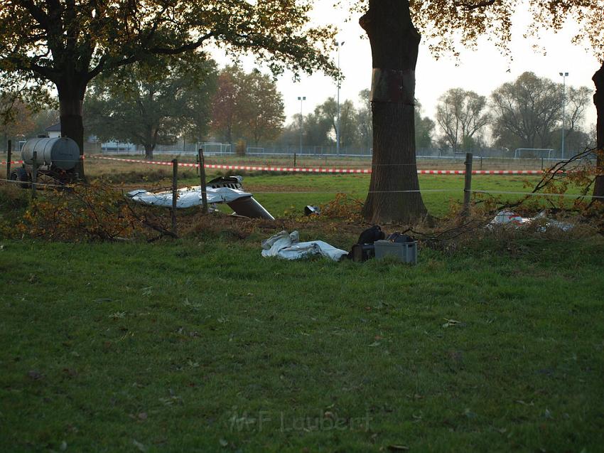 Kleinflugzeug abgestuerzt Sankt Augustin Meindorf P325.JPG